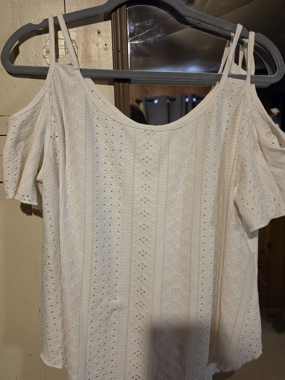 Women’s Cream Cold-Shoulder Eyelet Top Sz XL